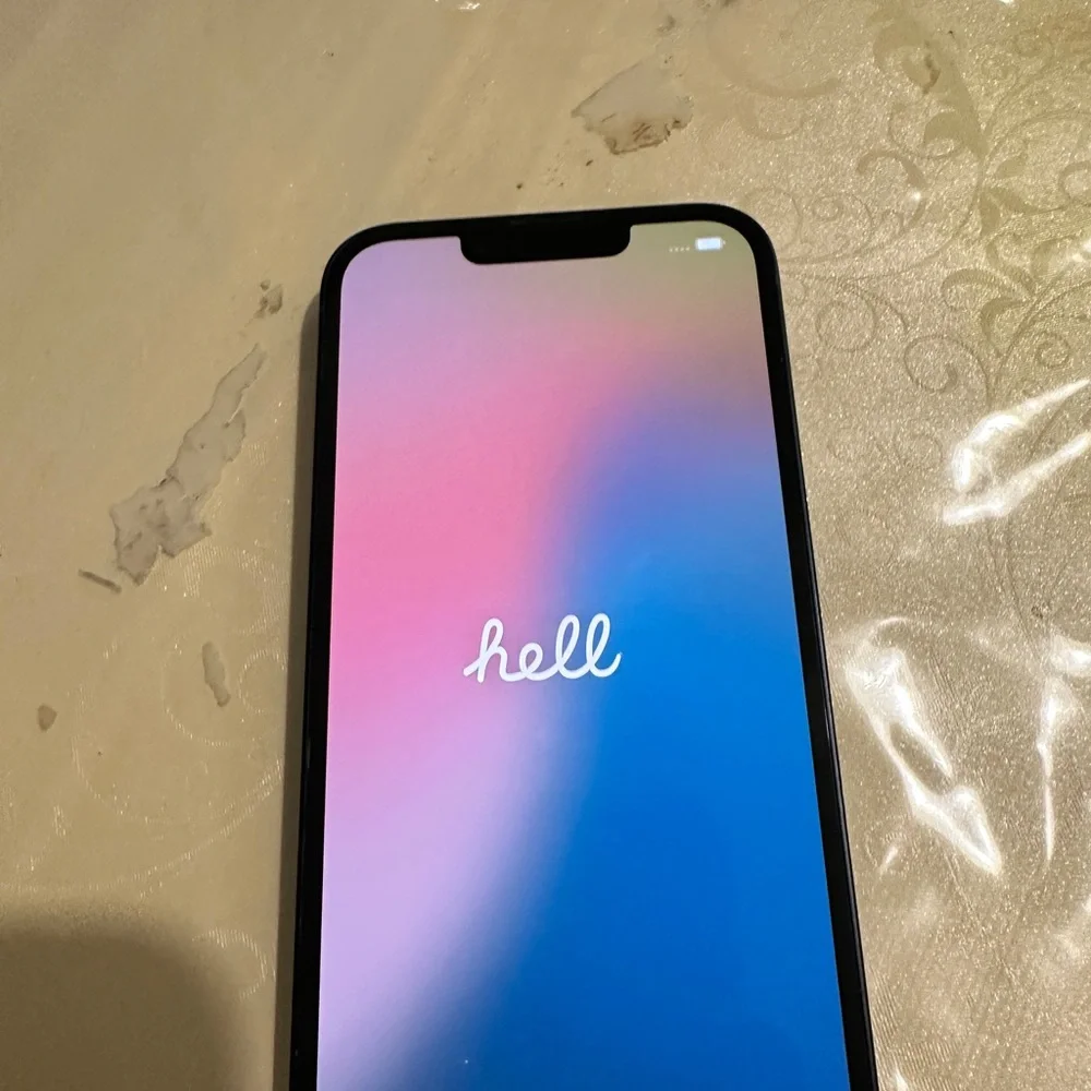 Black Smartphone with Sleek Design iPhone 14 256gb midnight bh 100%